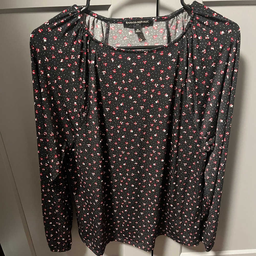 Women’s blouse stretchy material, very comfy.